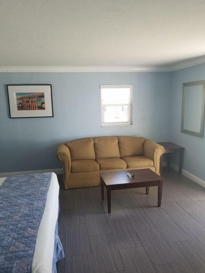 Carousel Beach Inn Fort Myers Beach Εξωτερικό φωτογραφία
